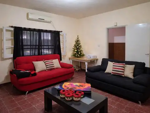 VENTA - Casa 2 dormitorios con Patio. Azcuenaga, Rosario.