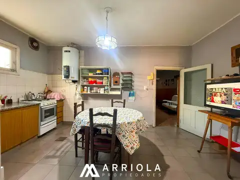 Casa 4 ambientes con 2 baños