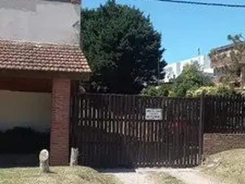 PINAMAR,DEPARTAMENTO 3 AMBIENTES, HERMOSO METROS DEL MAR, COCHERA  EXCELENTE BICACION Y ESTADO...