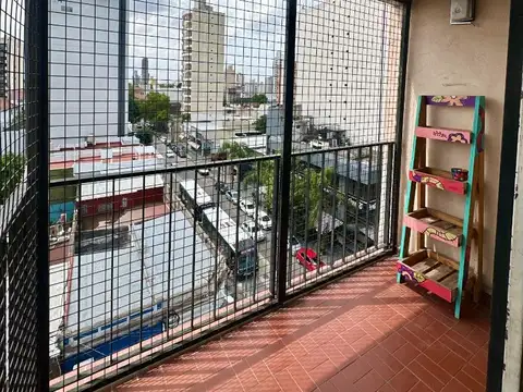 Dpto 3 amb, muy comodo, ambientes amplios - Sarmiento 5