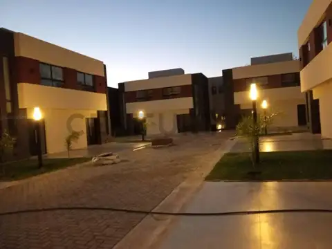 VENTA DUPLEX PILAR CAAMAÑO