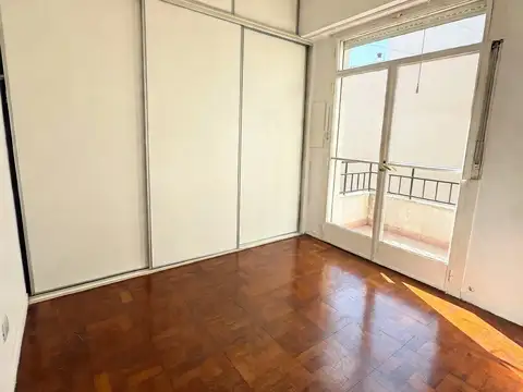 Montevideo 300, Piso 4