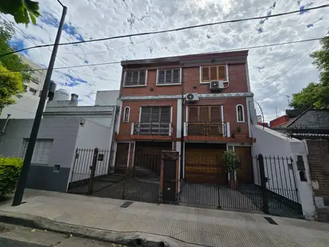 V.DEVOTO DUPLEX 4 AMBIENTES CON GARAGE Y PARRILLA PARA ACTUALIZAR