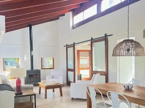CASA RECIEN RECICLADA Y CASA DE HUESPEDES/ MARZO