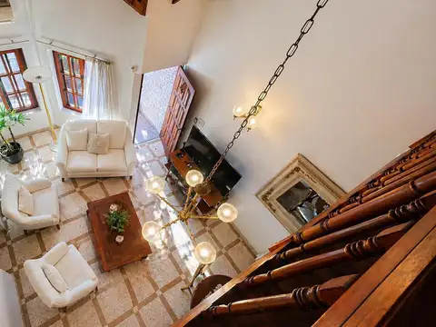 VENTA CASA 3/4 DORM TERRAZA Y PATIO - APTA BANCO -32 ENTRE 134 Y 134 BIS LA PLATA