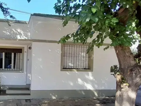 IMPORTANTE PROPIEDAD EN VENTA SOBRE AZCUENAGA MORON