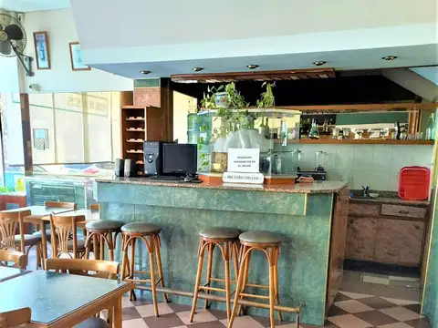 Casa 40 ambientes con 36 baños