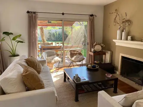 Casa 4 ambientes con 3 baños