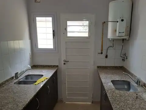 Depto Tipo Casa 6 ambientes con 2 baños