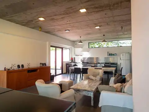 Casa 7 ambientes con 4 baños