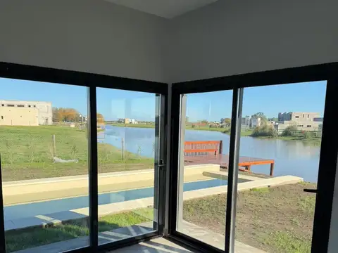 Casa en Venta con 4 cocheras