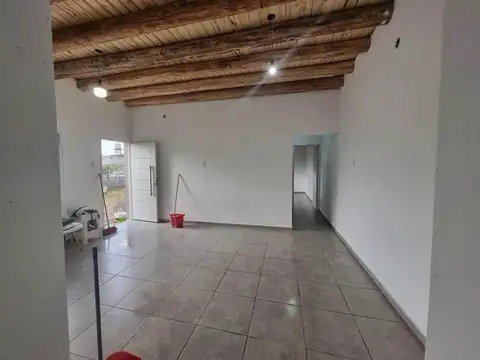 Casa 6 ambientes con 2 baños