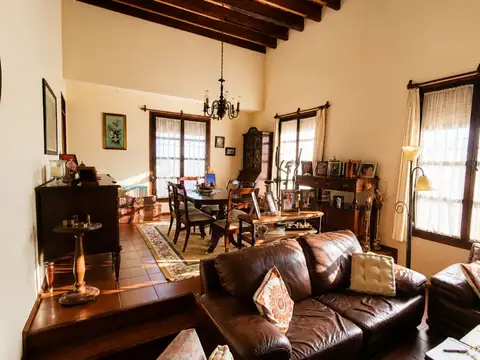 Casa en Venta con 1 cochera