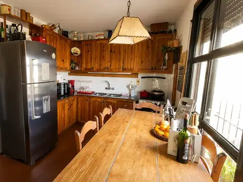 Casa 7 ambientes con 2 baños