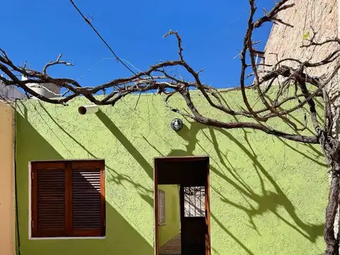 Casa en Alquiler con 1 cochera