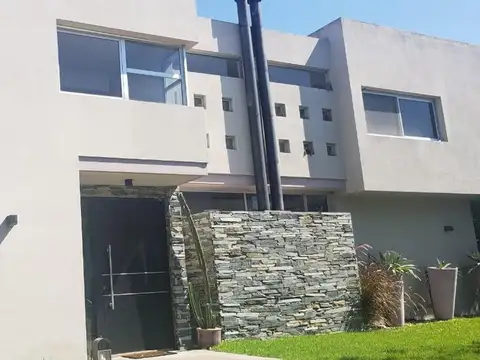 Avenida Coronel Escalada 1200