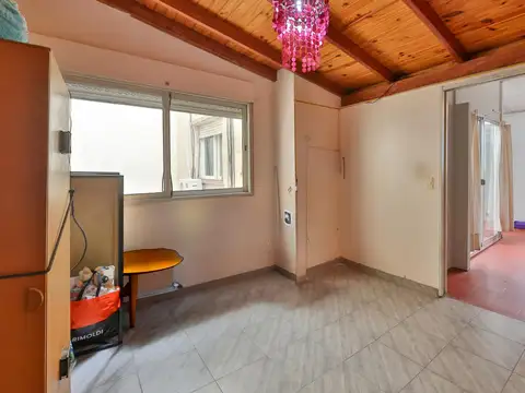 PH EN VENTA 5 AMBIENTES CON PATIO EN ALMAGRO - FRENTE - APTO CRÉDITO
