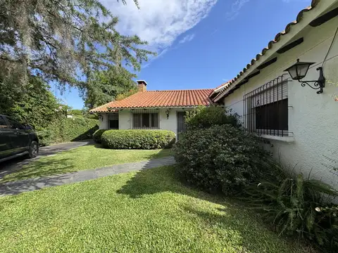 Casa 5 ambientes con 3 baños