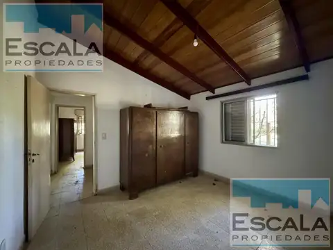 Casa 6 ambientes con 2 baños