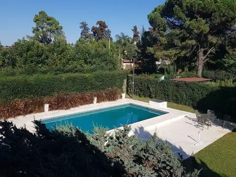 Casa 6 ambientes con 2 baños