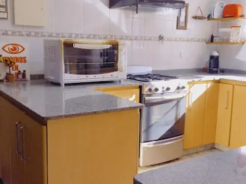 Casa en Venta con 4 cocheras