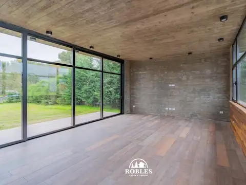 Casa 5 ambientes con 4 baños