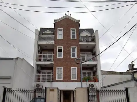 CON RENTA - AMPLIO DEPARTAMENTO 2 AMBIENTES