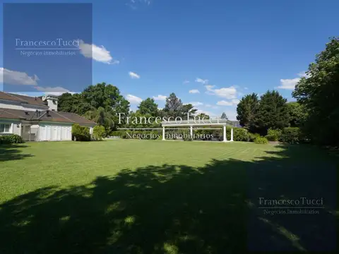 Terreno en venta lote central con vista y fondo al polo en San Diego C.C