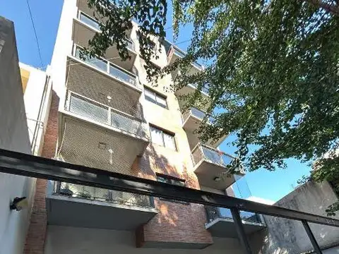 Departamento en venta de 2 Ambientes frente a Plaza Conesa, Quilmes Centro