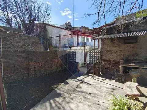 VENTA - CASA 3 AMB. A REFACCIONAR - CAMPANA CENTRO