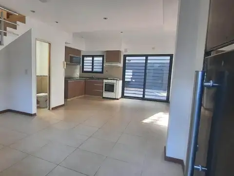 Depto Tipo Casa en Alquiler de 3 ambientes