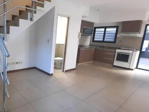 Depto Tipo Casa en Alquiler de 2 dormitorios