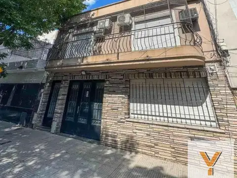 PH en venta - 5 Dormitorios 2 Baños - Parque Avellaneda