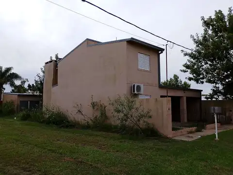 VENDO CASA EN LOTEO GARAY FRENTE PLAZA COMBATIENTES DE MALVINAS