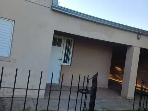 Casa 6 ambientes con 1 baño