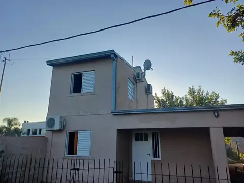 VENDO CASA EN LOTEO GARAY FRENTE PLAZA COMBATIENTES DE MALVINAS