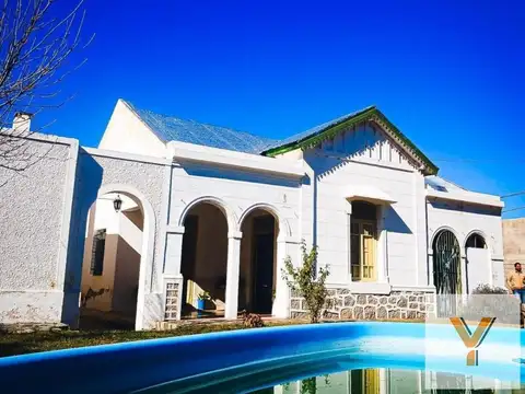 Casa en venta - 6 Dormitorios 4 Baños - Villa Dolores
