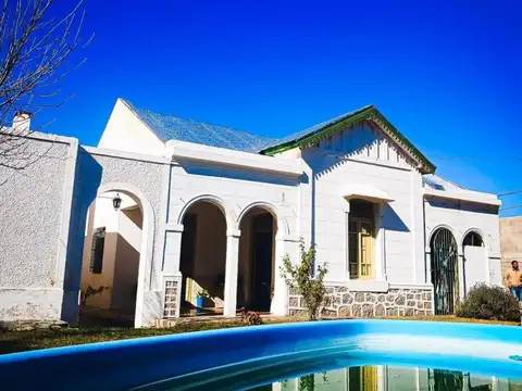 Casa en venta - 6 Dormitorios 4 Baños - Villa Dolores