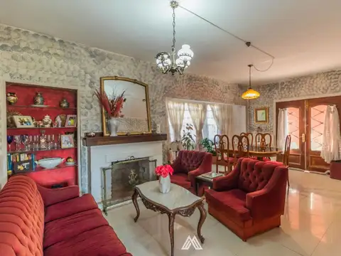 Casa 5 ambientes con 2 baños