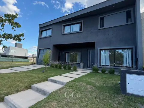 Casa 7 ambientes con 3 baños