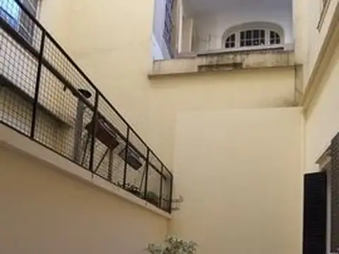 Monserrat , Chile 1400, 3 amb, 85m2, u$S  980 + servicios.  (Alq min 3 meses)