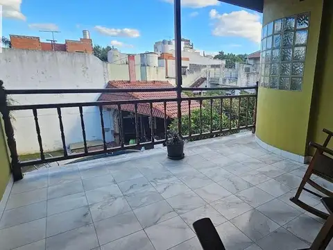 Casa 5 ambientes con 4 baños