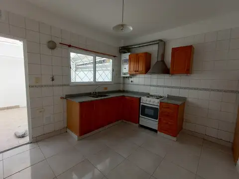 Depto Tipo Casa en Alquiler en Aldo Bonzi, $ 650.000