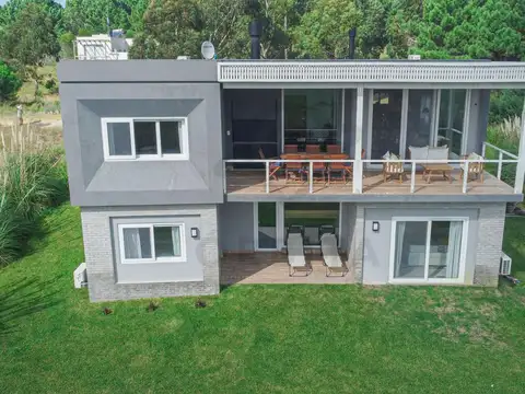 CASA EN VENTA EN COSTA ESMERALDA