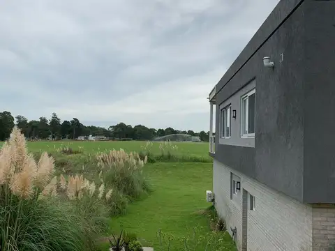 Casa 5 ambientes con 4 baños