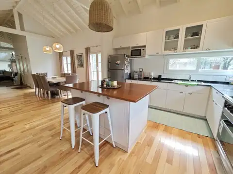 Casa 6 ambientes con 3 baños