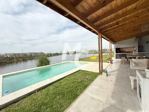 Casa 4 ambientes con 2 baños