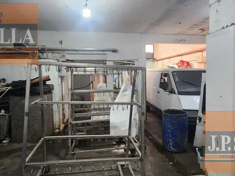 Galpón 300 m² en Lote de 223 m² - Oficina y Baños - Lomas Del Mirador
