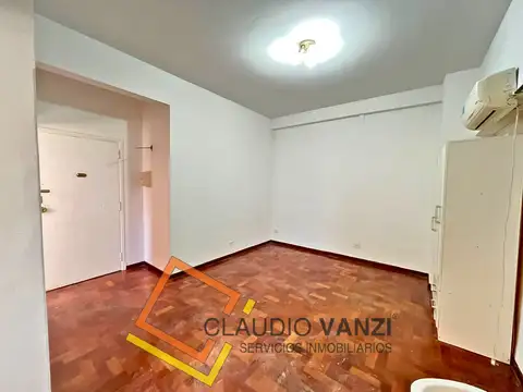 VENTA – Monoambiente luminoso con cocina independiente y acceso a terraza en Belgrano