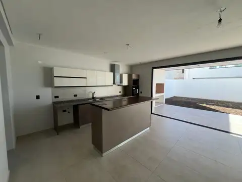 Casa a la venta a estrenar Rincones de Manantiales
